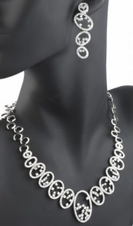 Сребърните накити са добър избор - както за ежедневието, така и за по-официален повод.